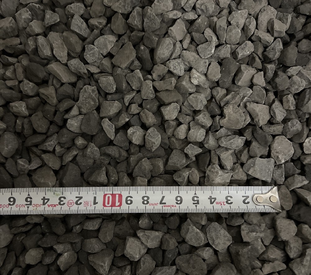 深灰黑砾石