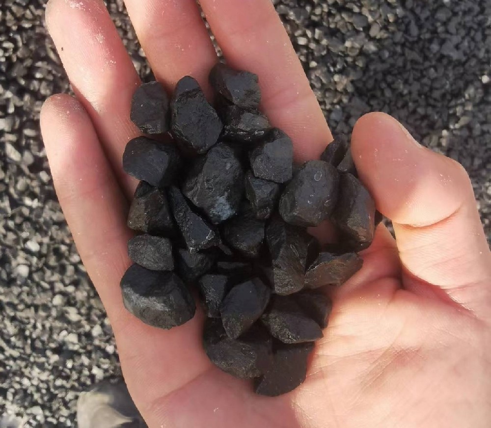 深灰黑砾石